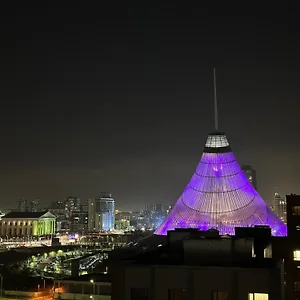 с видом на шатыр центр города Астана